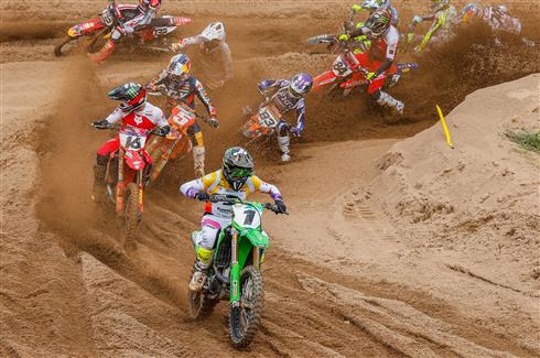 Romain Febvre in gara a Riola Sardo con la Kawasaki nel Mondiale MXGP