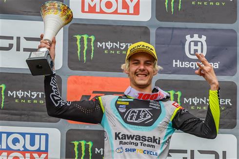 Mathis Valin con i colori Kawasaki al MX2 Trentino dopo il podio
