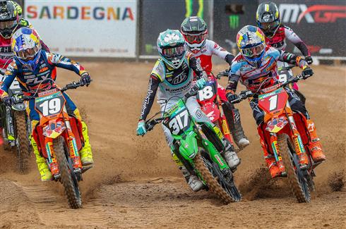 Mathis Valin durante la rimonta a Riola Sardo nel round MX2