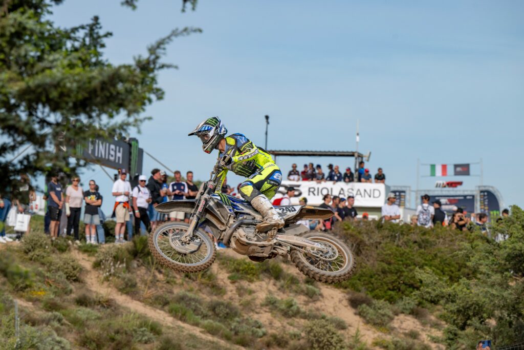 Piloti Monster Energy Yamaha Factory MXGP Team con Yamaha YZ450FM al MXGP Sardegna