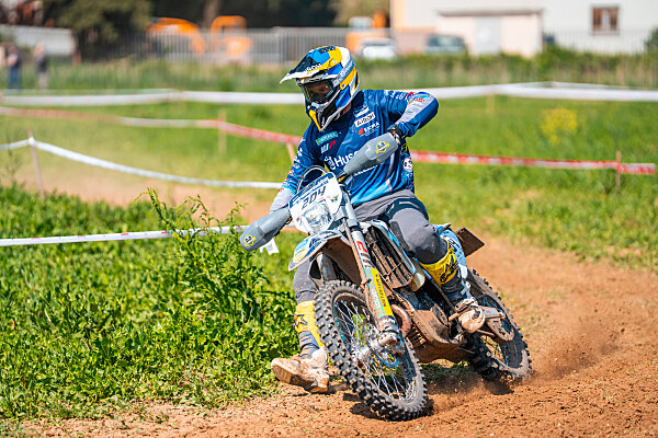 Kit Trofeo Enduro Husqvarna distribuito ai partecipanti durante la tappa di Piombino
