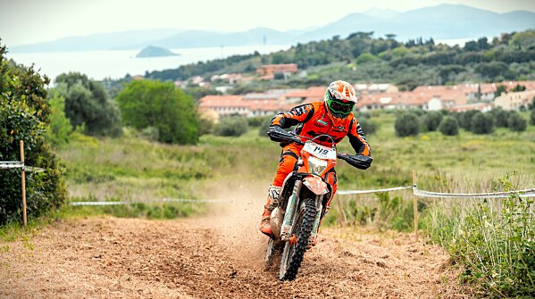 Paddock del Trofeo Enduro KTM a Piombino durante la tappa d'apertura del 2026
