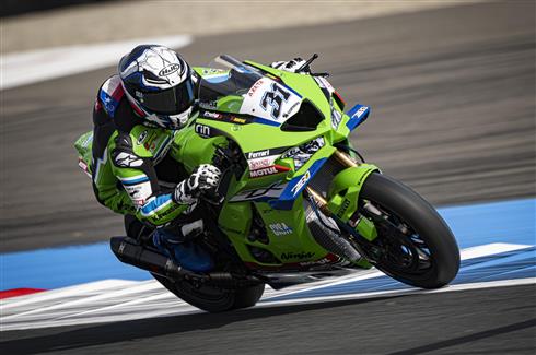 Garrett Gerloff con la Kawasaki Ninja ZX-10RR al TT Circuit Assen