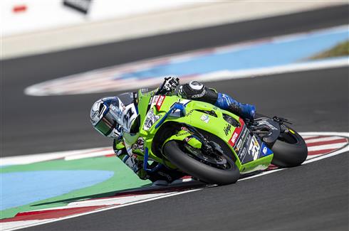 Garrett Gerloff su Kawasaki Ninja ZX-10RR durante il weekend WorldSBK Balaton