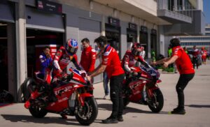Piloti Honda HRC Chantra e Kunii con la CBR1000RR-R al Balaton Park