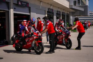CBR1000RR-R del team Honda HRC in prova al Balaton Park, riferimento per Chantra e Kunii