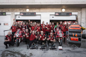 Nicolò Bulega con la Ducati Panigale V4 R, protagonista della quattordicesima vittoria consecutiva in Superbike