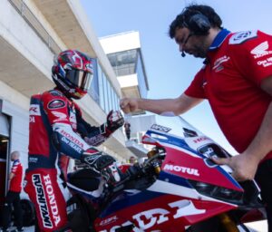 CBR Superbike del team Honda HRC al Balaton Park in assetto da gara