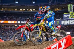 Hunter Lawrence con la Honda CRF450RWE dopo la vittoria al Denver Supercross 2026