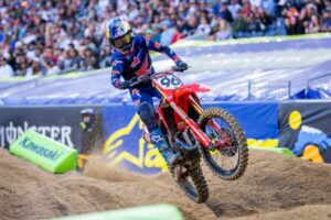 Hunter Lawrence in sella alla Honda CRF450RWE al Denver Supercross 2026
