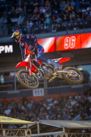 Hunter Lawrence vincitore del Denver Supercross 2026 su Honda e protagonista della corsa al titolo 450SX