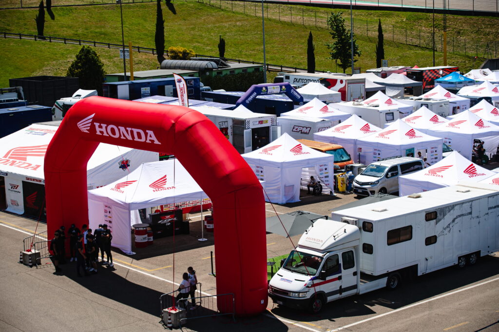 Honda CBR600RR HRC nel paddock del Mugello per la Pro Honda CBR600RR Cup
