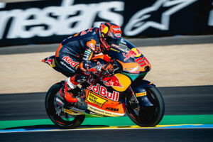 Brian Uriarte con la KTM RC4 durante il weekend di Le Mans, protagonista nelle qualifiche Moto3