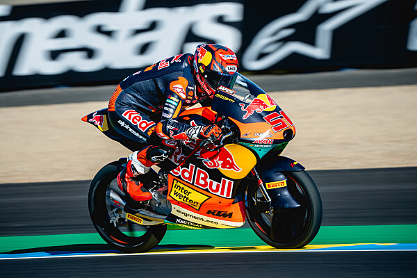 Brian Uriarte con la KTM RC4 durante il weekend di Le Mans, protagonista nelle qualifiche Moto3