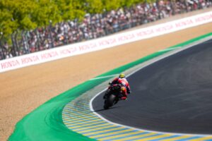 Joan Mir con la Honda HRC Castrol durante il weekend del GP di Le Mans