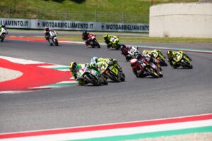 Pubblico e paddock al Mugello durante il round del Dunlop CIV