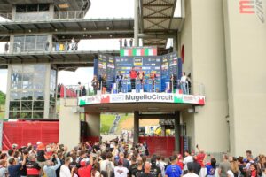 Piloti e moto in azione al Dunlop CIV Mugello durante il weekend di gare