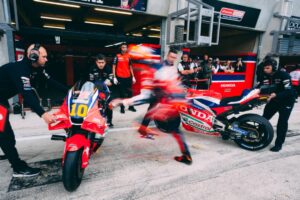 Piloti Honda HRC in pista al GP di Le Mans durante il French Grand Prix MotoGP 2026