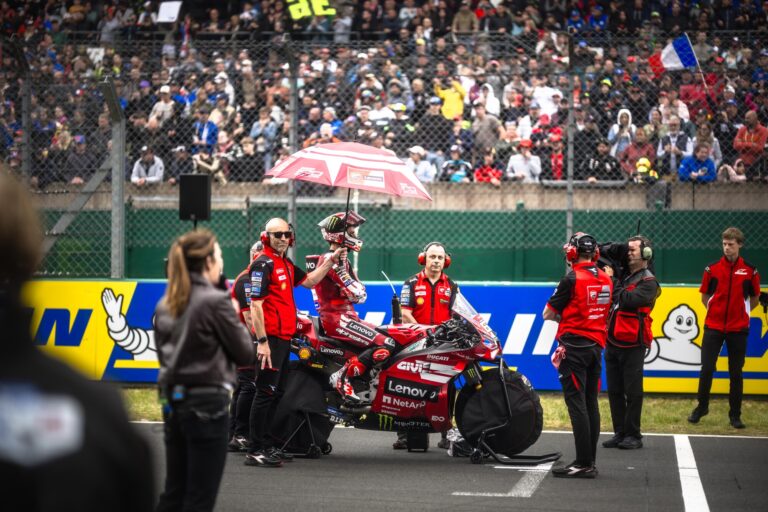Bagnaia scivola a Le Mans, Ducati lascia punti pesanti in Francia