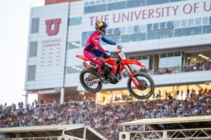 Hunter Lawrence con i colori Honda HRC Progressive al Supercross AMA 2026