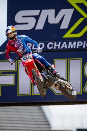 Hunter Lawrence con la Honda CRF450RWE al Supercross AMA 2026 di Salt Lake City
