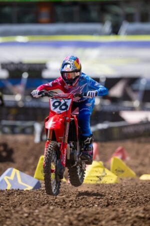 Hunter Lawrence con Honda HRC Progressive al Rice-Eccles Stadium nel finale del Supercross AMA 2026
