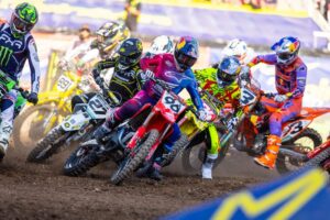 Hunter Lawrence con la Honda CRF450RWE al round finale del Supercross AMA 2026
