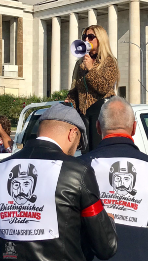 Partecipanti con moto modern classic alla parata del Distinguished Gentleman's Ride Roma