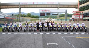 Moto Honda CBR600RR in gara al Mugello con asfalto in condizioni miste