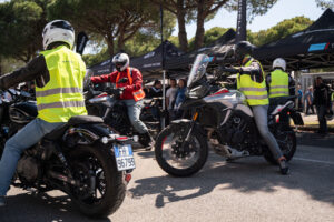 Partecipanti alla Biker Fest International 2026 durante le attività della manifestazione a Lignano Sabbiadoro