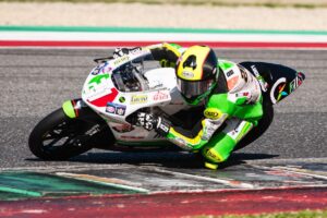 Giovani piloti Pata Talenti Azzurri FMI durante un weekend di gare tra velocità e offroad