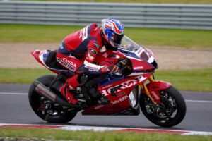 Chantra e Kunii con la Honda HRC CBR1000RR-R nelle libere del WorldSBK Most