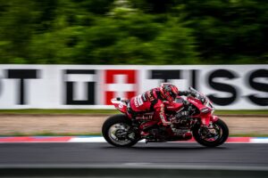 Garrett Gerloff con la Kawasaki ufficiale durante il round WorldSBK di Most