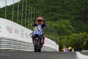 Pilota WorldSBK in azione sul circuito di Most durante le prove libere