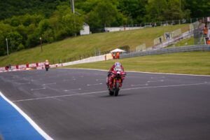 Team Honda HRC con la CBR1000RR-R al round WorldSBK di Most, Chantra e Kunii in crescita