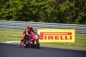 Nicolò Bulega (Ducati) a Most in Gara1 WorldSBK, nuovo giro record con gomme Pirelli