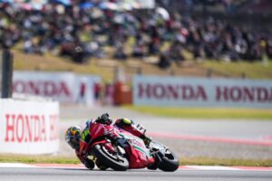 Honda RC213V del team HRC Castrol in pista al GP di Catalogna