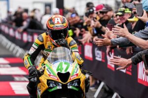 Nicolo Bulega e Iker Lecuona in lotta sulla Panigale a Most