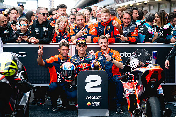 Alvaro Carpe (Red Bull KTM Ajo) con la KTM RC4 a Barcellona, secondo in Moto3 al GP Catalunya 2026