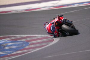 Box Honda HRC durante i test a Misano con la CBR1000RR-R in pista