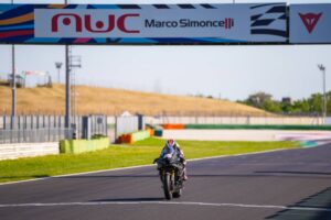 CBR1000RR-R del team Honda HRC al box durante i test a Misano