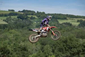 Jeffrey Herlings durante la qualifica del MXGP di Francia con la Honda HRC PETRONAS