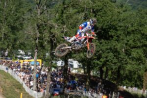Jeffrey Herlings durante la qualifica del MXGP di Francia a Lacapelle-Marival