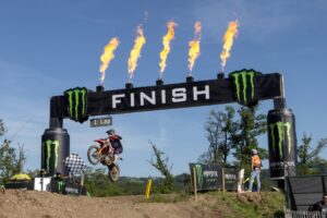 Jeffrey Herlings in qualifica al MXGP di Francia con la Honda HRC PETRONAS