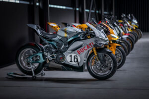 Moto della Collezione 100 Ducati con livrea ispirata alla storia e numerazione limitata