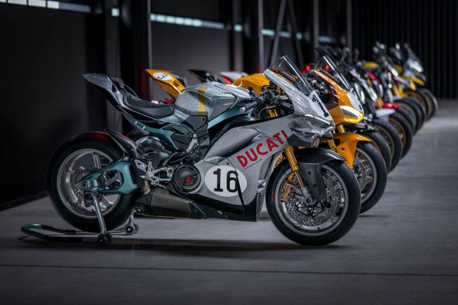 Moto della Collezione 100 Ducati con livrea ispirata alla storia e numerazione limitata