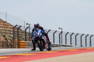 Yamaha R1 del team Pata Maxus Yamaha al Round di Aragon 2026, in condizioni di caldo estremo