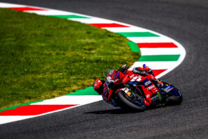 Marc Marquez con la Desmosedici al Mugello durante la Sprint MotoGP