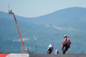 Luca Marini (Honda HRC Castrol) durante la Sprint MotoGP Mugello con la RC213V in pista