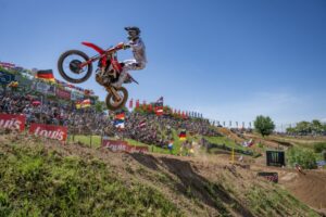 Team Honda HRC PETRONAS in azione durante le qualifiche del MXGP di Germania a Teutschenthal